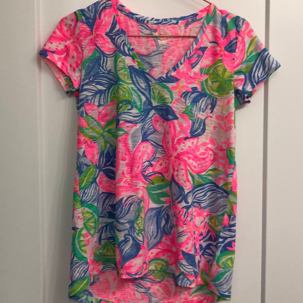 LILLY PULITZER V NECK T SHIRT - Picture 1 of 11